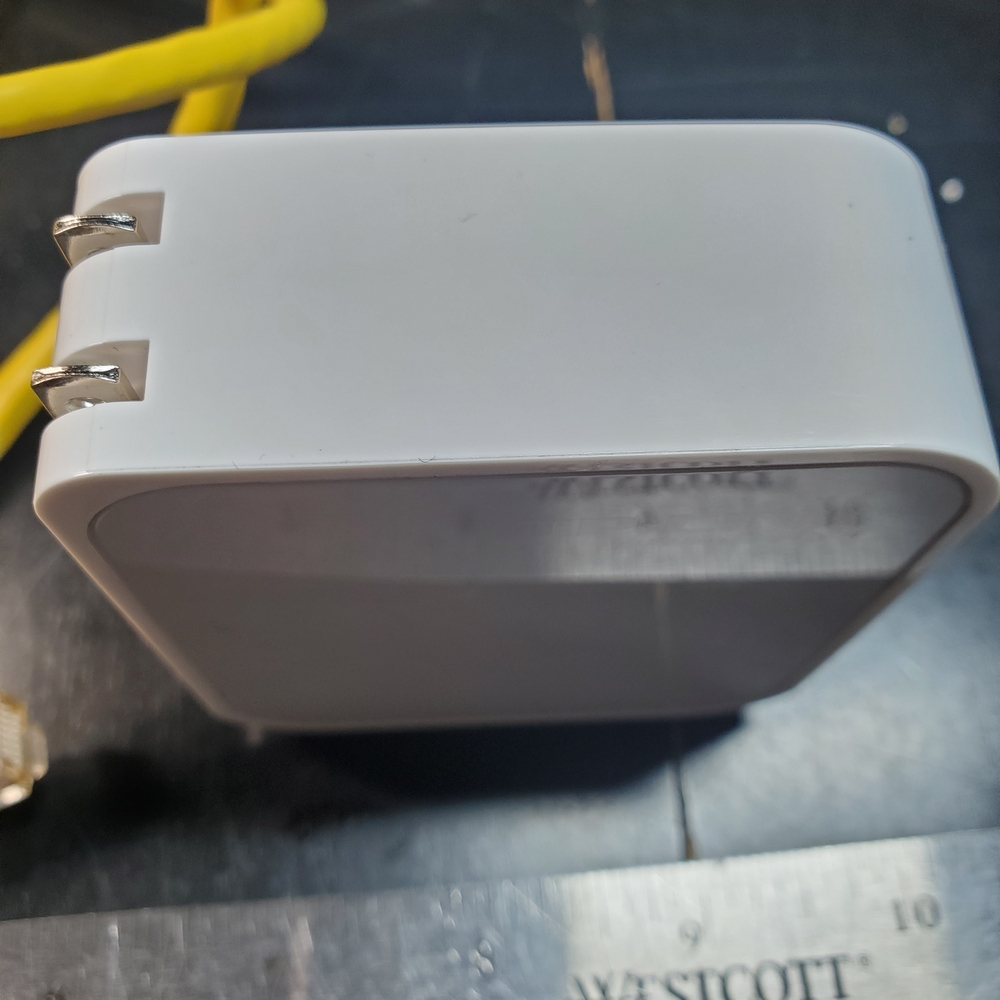 TP-Link White Compact Router - Picture 8 of 9